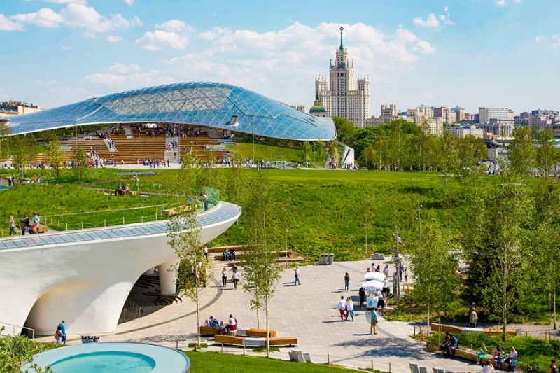 Москвичей пригласили на театральный выходной в парк "Зарядье"