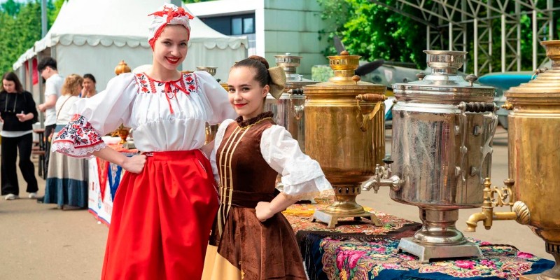 Фолк-мюзикл и выставка этнокостюмов: в столице пройдет фестиваль «Самоварфест»