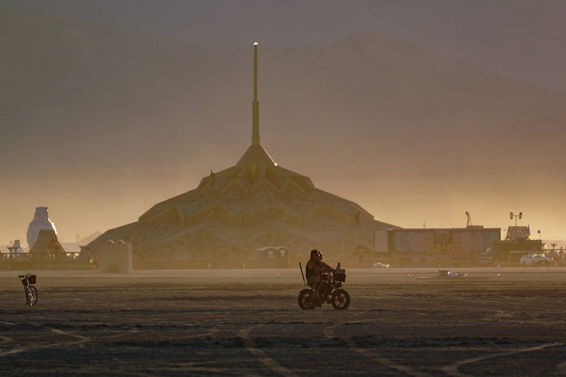 На дне высохшего озера в Неваде проходит знаменитый фестиваль Burning Man