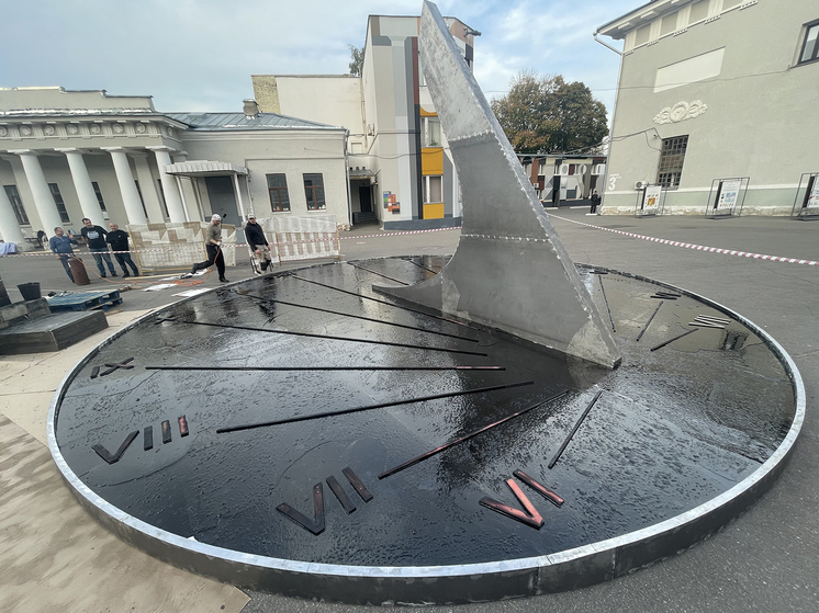 В центре Москвы возникла черная дыра Владимира Чернышева