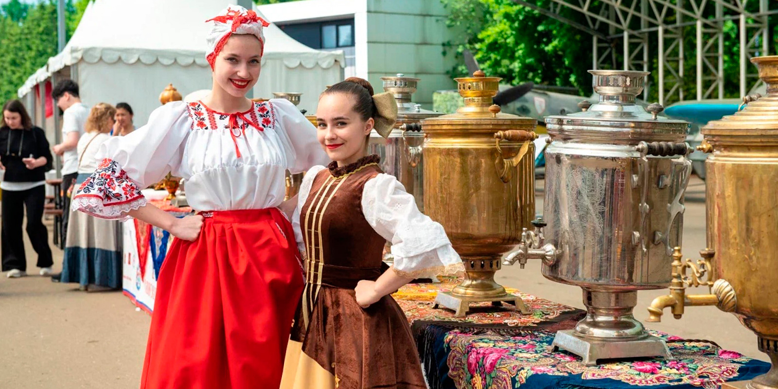 Фолк-мюзикл и выставка этнокостюмов: в столице пройдет фестиваль «Самоварфест»